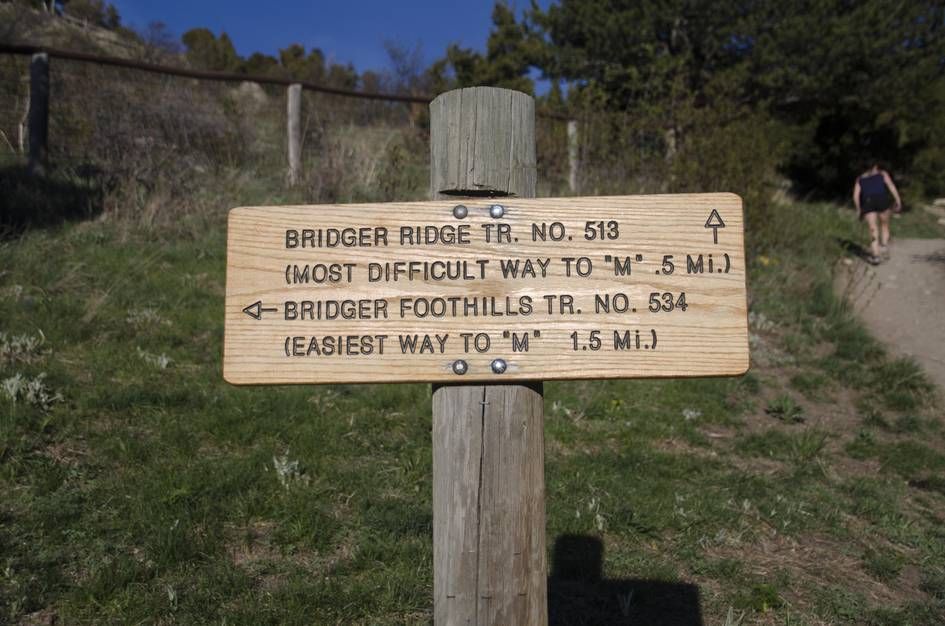 Trail sign showing Bridger Ridge and Bridger Foothills trail directions