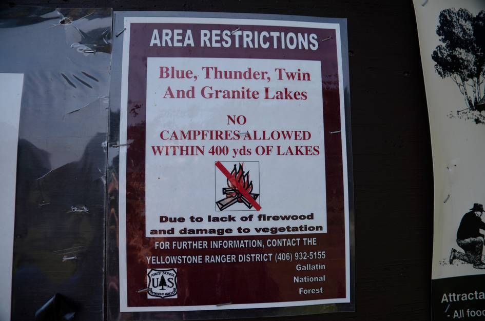 Area restrictions sign prohibiting campfires within 400 yards of Blue, Thunder, Twin and Granite Lakes