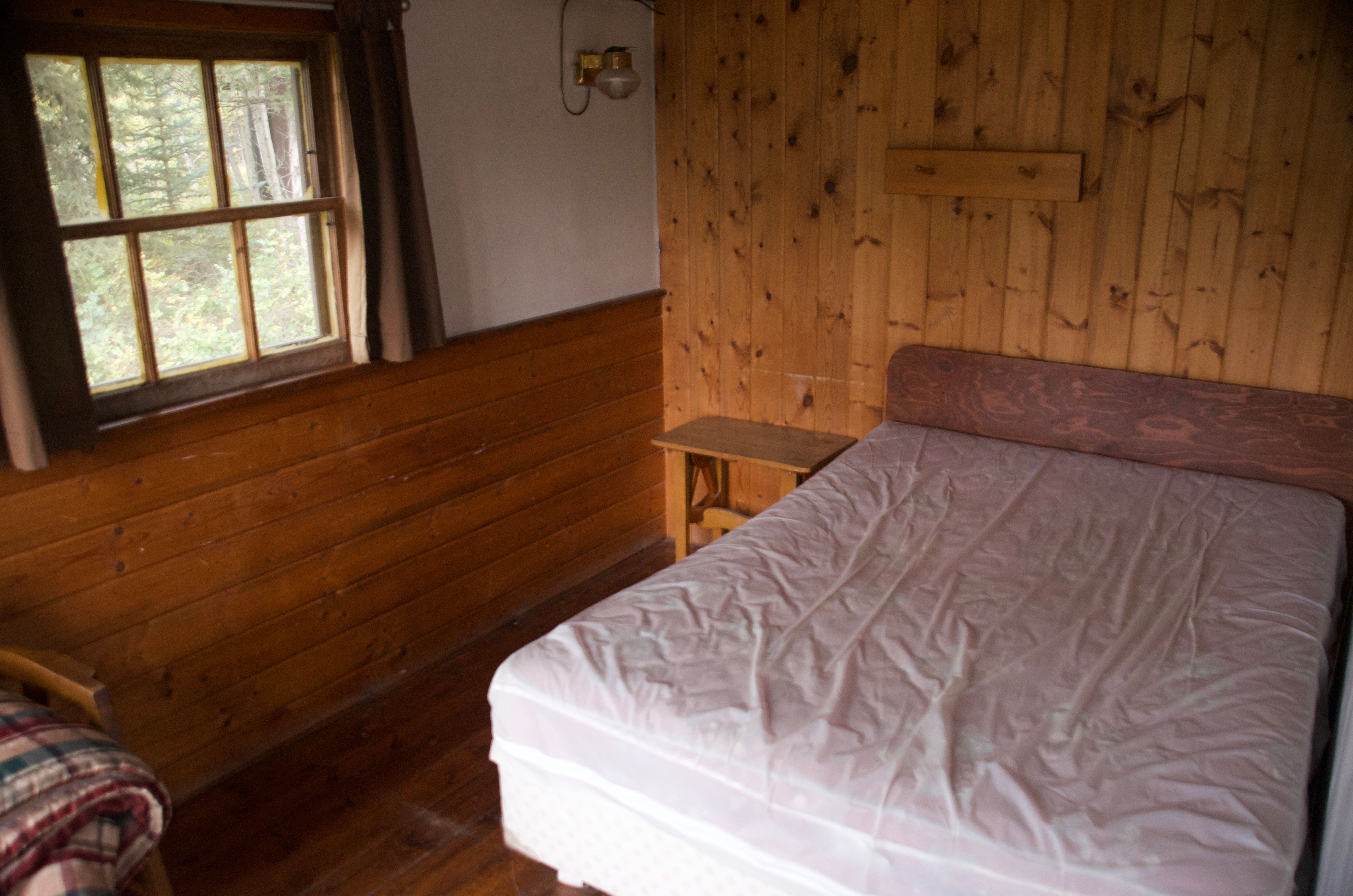 Ben Rover Cabin bedroom with double bed
