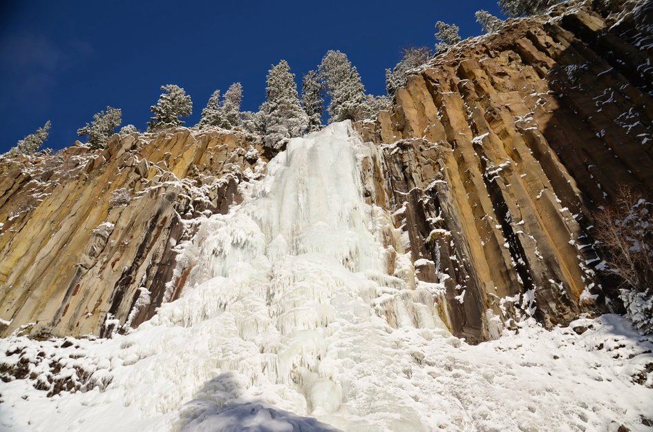 Frozen Palisade Falls with columnar basalt rock formations