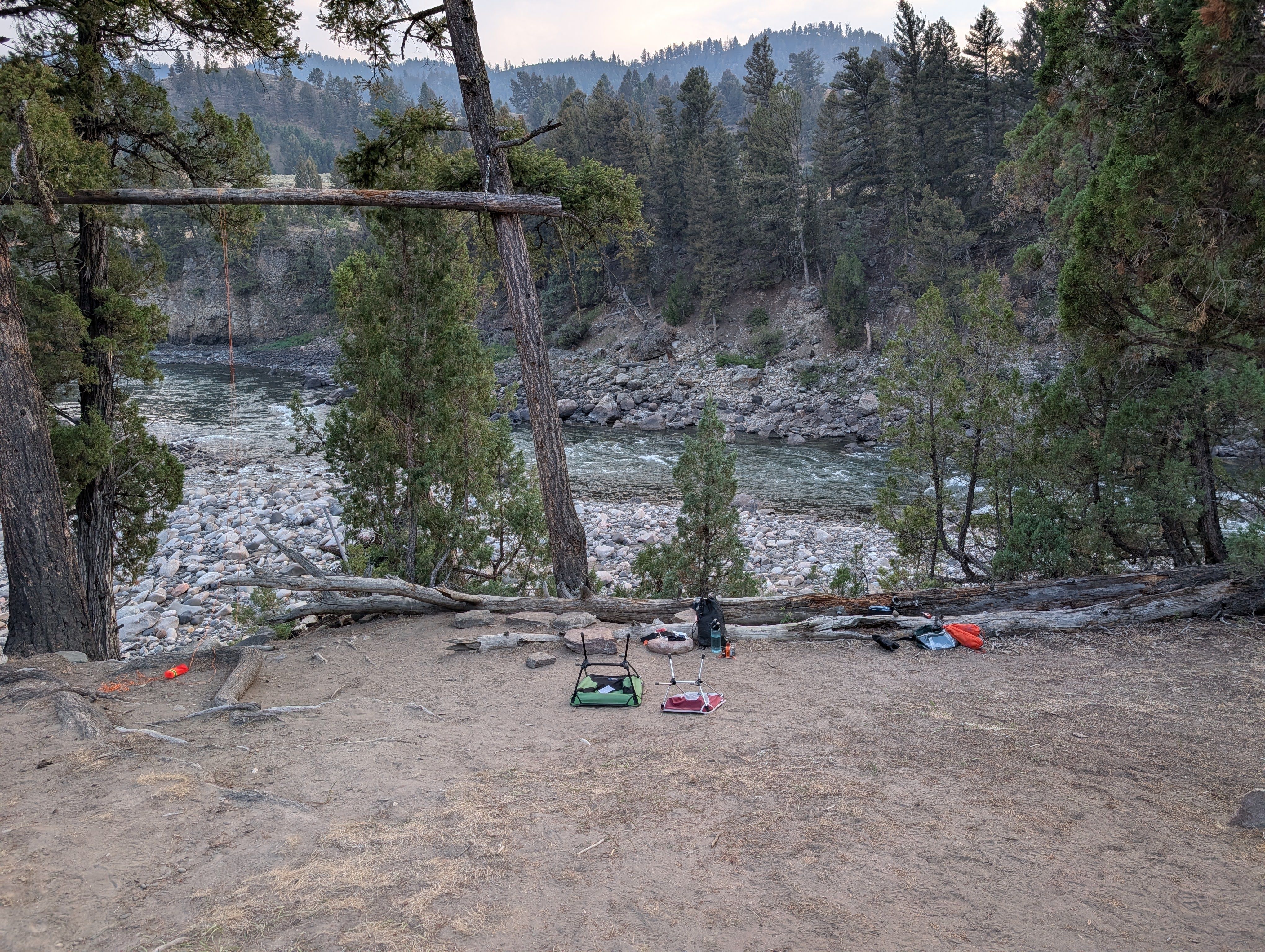 Open riverside sitting area at campsite 2H1 above the Yellowstone River