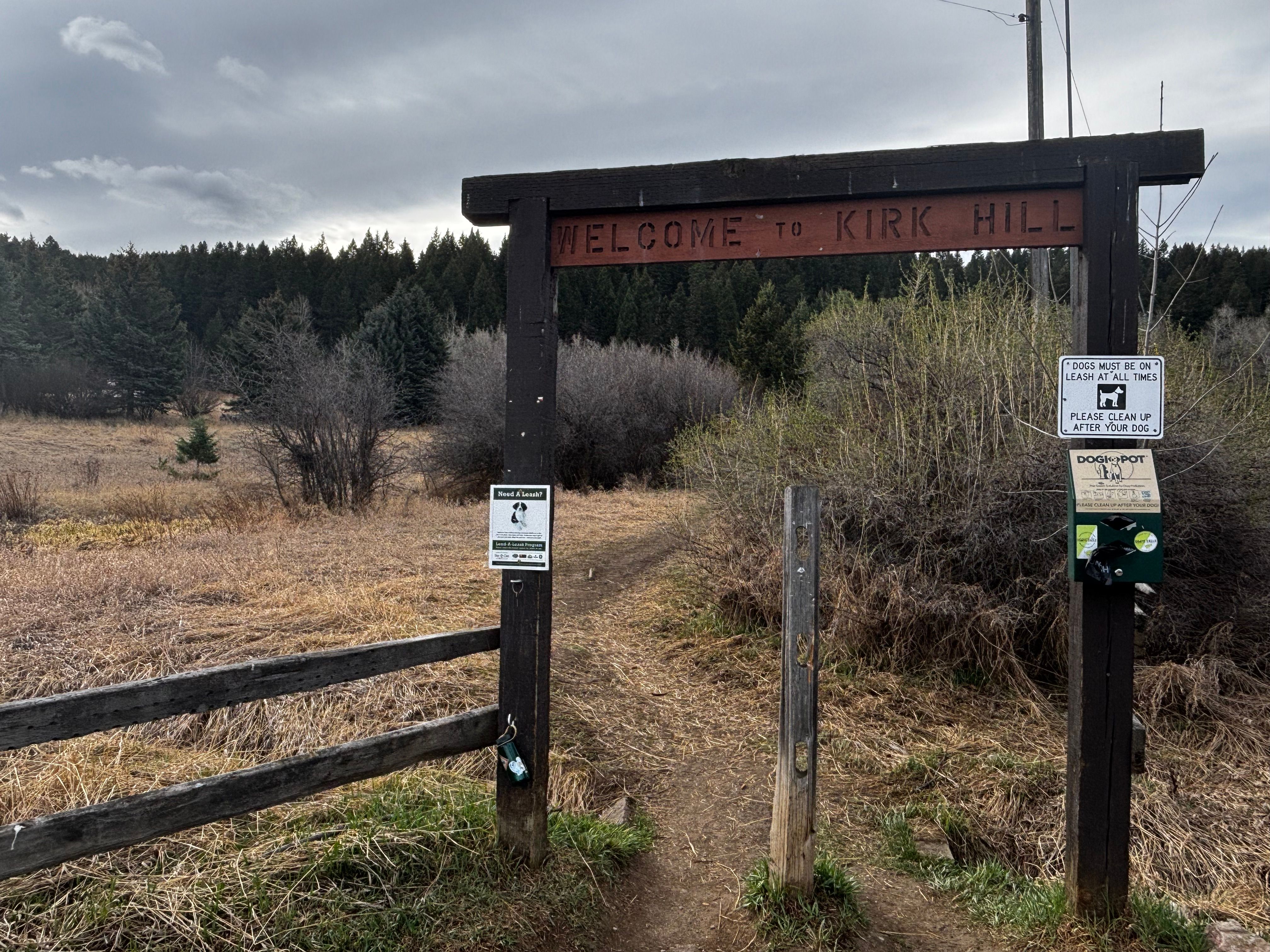 Welcome to Kirk Hill entrance gate with dog leash required signs posted at the trailhead